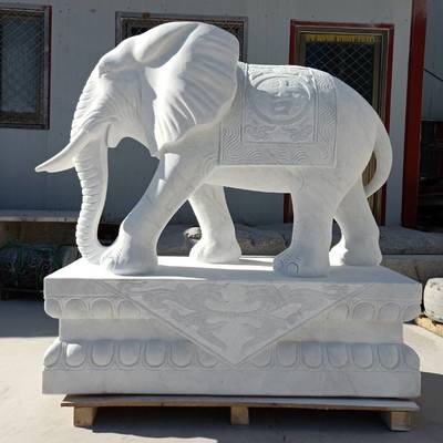 汉白玉翘鼻风水象 英翰雕塑匠心打造酒店商场景观守护神